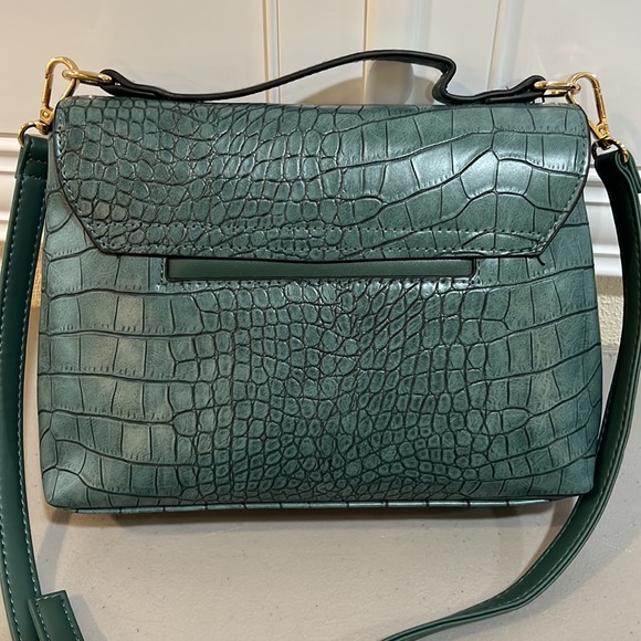 Vera New York Shoulder Bag - Picture 5 of 14